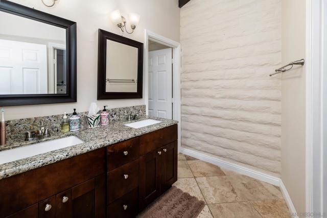 2544 Navarra Dr, Carlsbad CA: https://media.crmls.org/mediaz/74a4df44-47f2-4e46-847d-5bae3f40a721.jpg