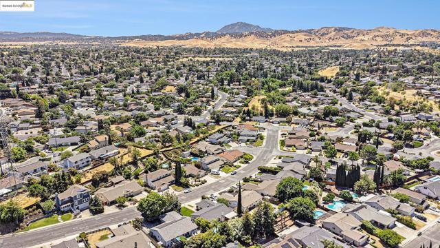 3031 Barmouth Dr, Antioch CA: https://media.crmls.org/mediaz/74a511a3-d156-4ee7-b801-914362d5e5e2.jpg