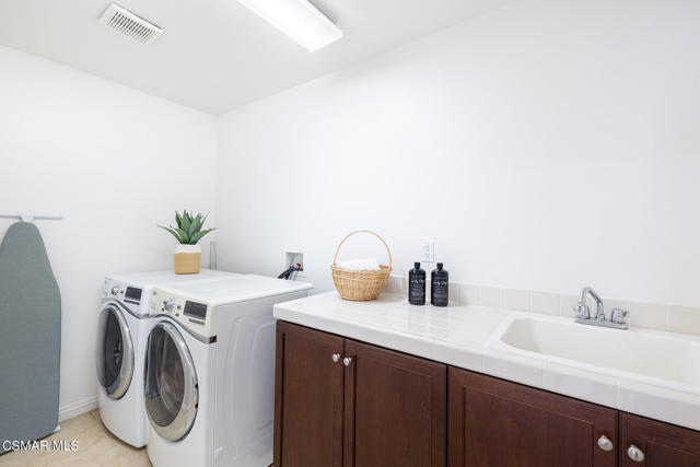 1513 Silver Shadow Drive, Newbury Park CA: https://media.crmls.org/mediaz/74a537da-a9e1-41a6-98c0-aefad42d58a4.jpg