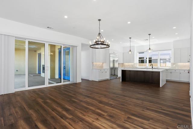 Detail Gallery Image 4 of 42 For 1211 Stonemark Place, Vista,  CA 92081 - 5 Beds | 4/1 Baths