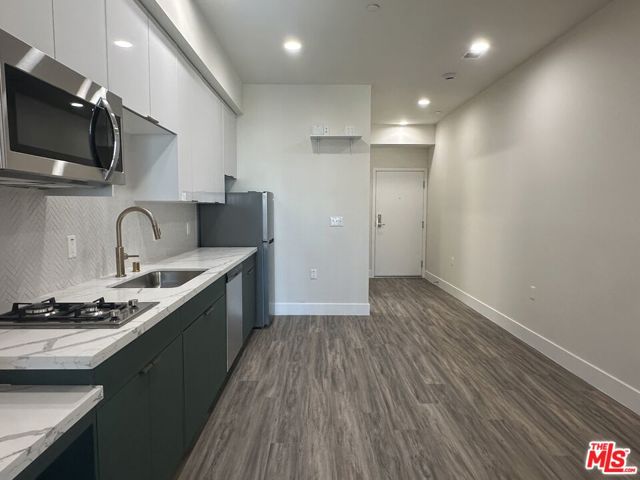 1037 Dewey Avenue, Los Angeles CA: https://media.crmls.org/mediaz/74a6772d-010e-4fe8-9296-2594258e9516.jpg