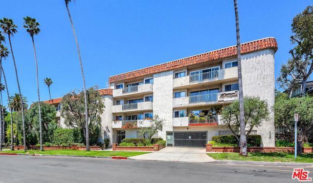 11965 Gorham Avenue, Los Angeles CA: https://media.crmls.org/mediaz/74a6f87c-54fb-423c-aaf8-e82772caca1b.jpg