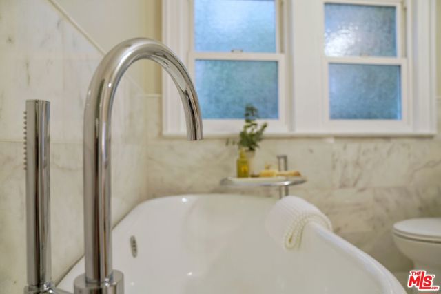 322 S Kingsley Drive, Los Angeles CA: https://media.crmls.org/mediaz/74a83a32-d8f1-4ad8-aaf7-15c799984222.jpg