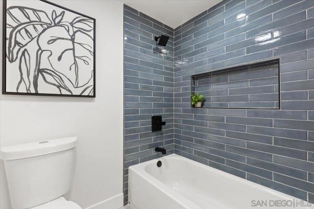 7977 Wetherly St, La Mesa CA: https://media.crmls.org/mediaz/74a87d99-7a60-47fc-9933-82ebd81d2d83.jpg