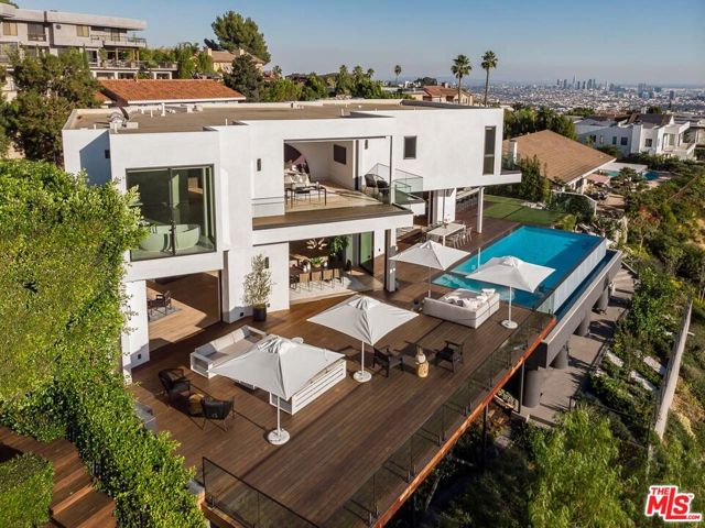2371 Achilles Drive, Los Angeles CA: https://media.crmls.org/mediaz/74a8c496-1020-4b04-b916-e7977c604590.jpg