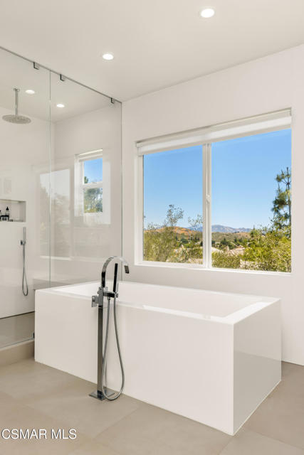 6072 Mandeville Place, Oak Park CA: https://media.crmls.org/mediaz/74a8d11b-07c4-4ac3-9e0f-38e35f1c44e8.jpg