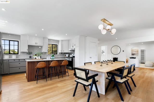 2391 Rancho Rd, El Sobrante CA: https://media.crmls.org/mediaz/74a91f85-307f-4cd3-b818-75c431c4b86b.jpg