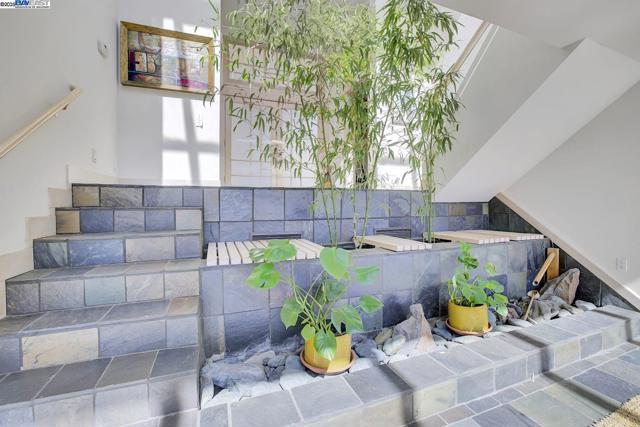 319 Tappan Ter, Orinda CA: https://media.crmls.org/mediaz/74a956d9-239d-44d7-9111-2af17b15d853.jpg