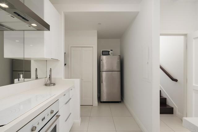 Detail Gallery Image 22 of 36 For 611 Stratford Ct, Del Mar,  CA 92014 - 2 Beds | 3/1 Baths