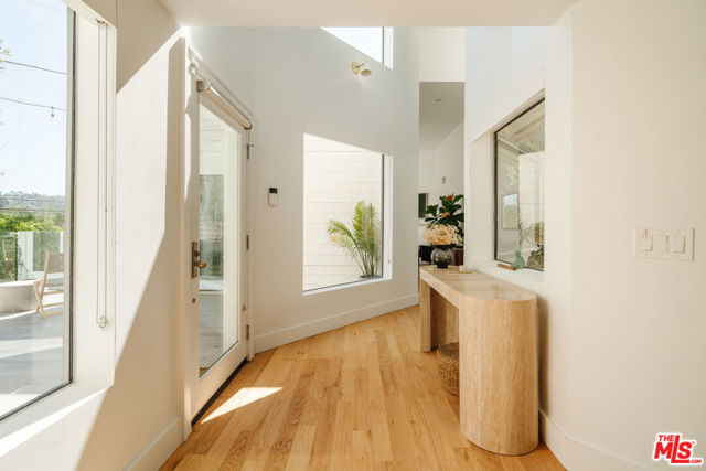 2261 Vasanta Way, Los Angeles CA: https://media.crmls.org/mediaz/74a99fce-7c82-4b15-8f4c-53ca139d8171.jpg