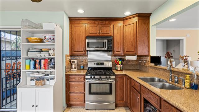 Detail Gallery Image 9 of 40 For 61 Del Mar Ave, Chula Vista,  CA 91910 - 4 Beds | 3 Baths