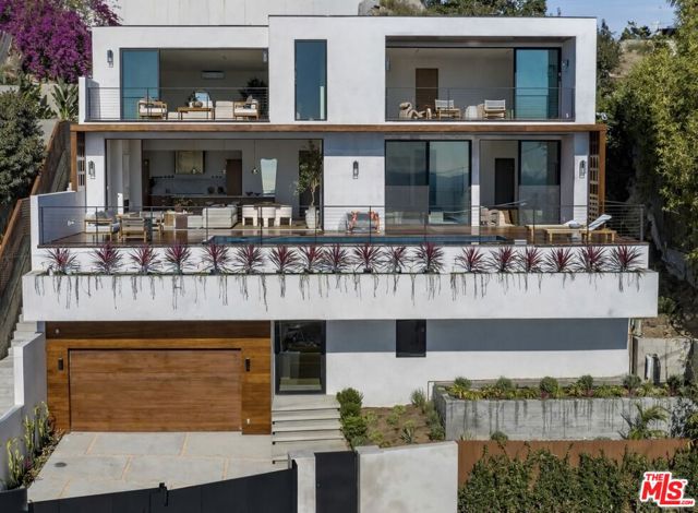 1525 Marlay Drive, Los Angeles CA: https://media.crmls.org/mediaz/74a9b23c-4e01-4a78-990c-0f0368df3bf3.jpg