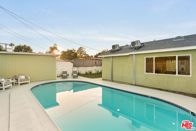 11536 Otsego Street, Valley Village CA: https://media.crmls.org/mediaz/74a9e1b1-71f0-47a8-a496-16bd0276c246.jpg