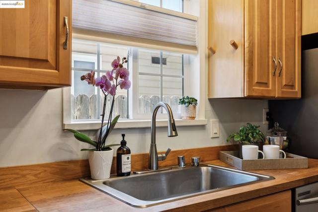 1865 Overhill Rd, Concord CA: https://media.crmls.org/mediaz/74ab51b8-8f42-4ff0-85e9-56baca7fcd12.jpg
