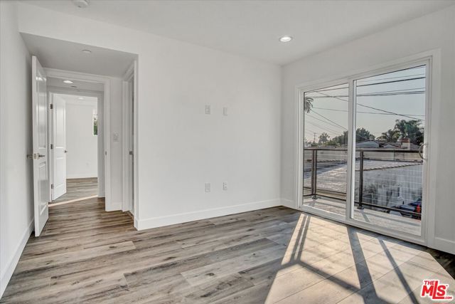 2419 S Cochran Avenue, Los Angeles CA: https://media.crmls.org/mediaz/74ab5508-48d0-427b-a5ba-7af38fc03aff.jpg