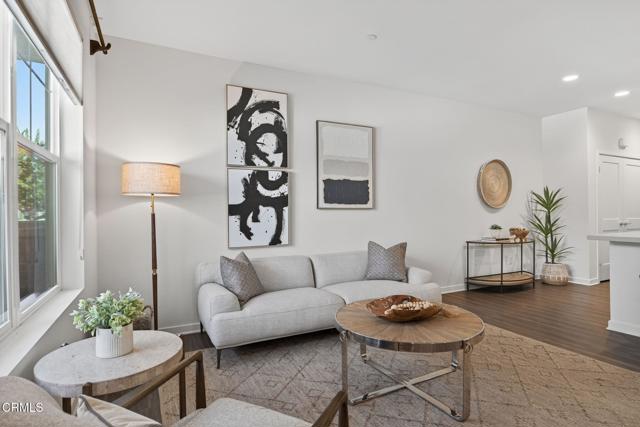 139 Farmhouse Drive, Simi Valley CA: https://media.crmls.org/mediaz/74ab71d3-2d43-4c0a-b21d-7cb16ac163c3.jpg