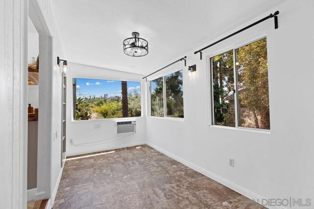 10119 Grandview, La Mesa CA: https://media.crmls.org/mediaz/74ab97f0-6688-4456-9397-b8325a1746dc.jpg