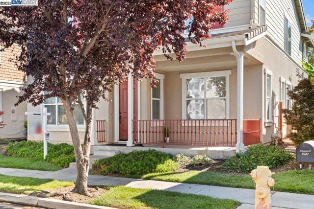 1525 Whispering Oaks Way, Pleasanton CA: https://media.crmls.org/mediaz/74ac687d-4b0a-4e28-93d0-f8e9ef83e212.jpg