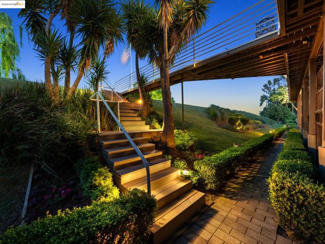 17035 TERMINOUS RD, Isleton CA: https://media.crmls.org/mediaz/74ac71bc-5f61-4980-8bb1-f4e82c1cdf66.jpg