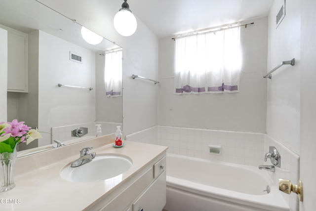 19385 baelen Street, Rowland Heights CA: https://media.crmls.org/mediaz/74ac8a97-63b4-4ff7-8392-ebf4bfbbfe62.jpg