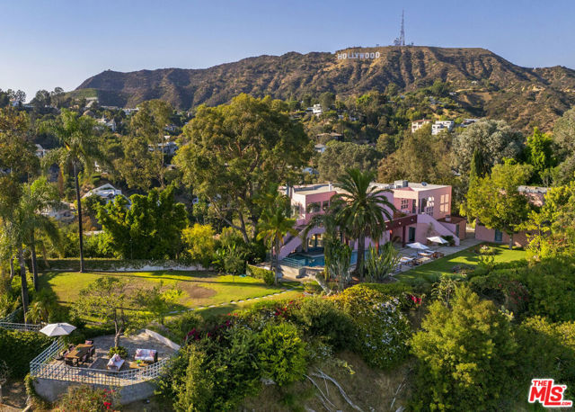 2980 Hollyridge Drive, Los Angeles CA: https://media.crmls.org/mediaz/74ad6288-732f-4a1c-bcc2-f989499d9bea.jpg