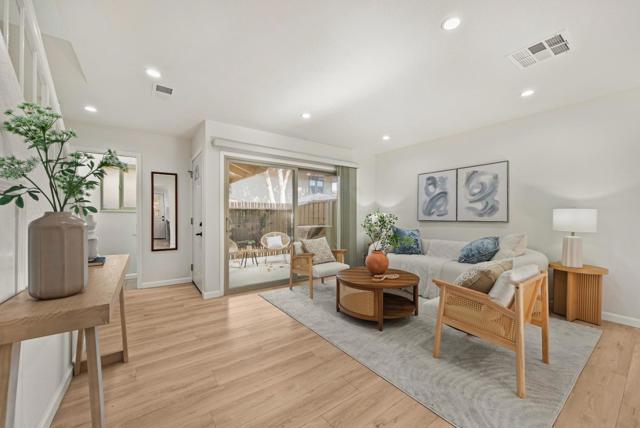 220 Red Oak Drive, Sunnyvale CA: https://media.crmls.org/mediaz/74adafc7-4833-4801-917d-69980a4a2088.jpg