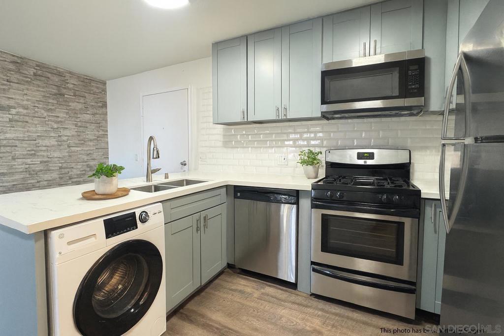 3029 Broadway - photo 4