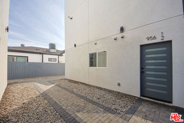 954 N Kingsley Drive, Los Angeles CA: https://media.crmls.org/mediaz/74ae1080-fde2-4b5c-a034-19c99795184a.jpg