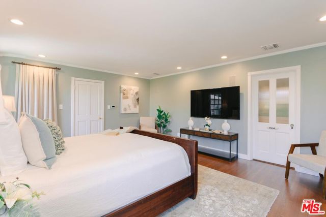 2055 Outpost Drive, Los Angeles CA: https://media.crmls.org/mediaz/74ae718f-b149-402e-802f-d21af95c3b03.jpg