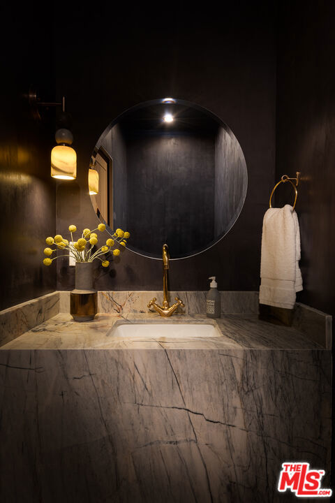 12227 La Maida Street, Valley Village CA: https://media.crmls.org/mediaz/74ae75dd-ab77-42c6-8112-77338b8be812.jpg