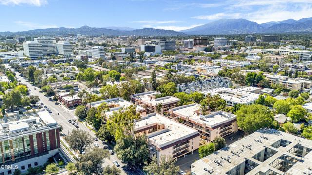 1127 E Del Mar Boulevard, Pasadena CA: https://media.crmls.org/mediaz/74af82f0-3782-4176-afed-2637c7ace4e4.jpg