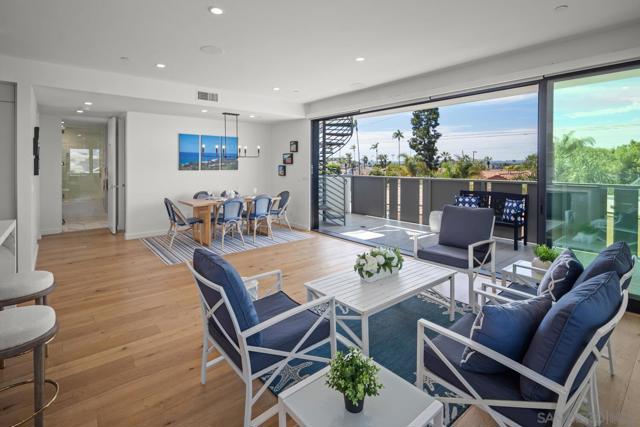 1014 5th St, Coronado CA: https://media.crmls.org/mediaz/74af89c5-0ec8-460a-8075-fe2d43afe43e.jpg