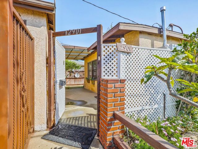 3645 Beethoven Street, Los Angeles CA: https://media.crmls.org/mediaz/74afe8e5-e1af-493b-8001-9c14a46b9f0e.jpg