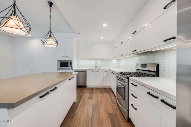 239 S Marengo Avenue, Pasadena CA: https://media.crmls.org/mediaz/74aff972-7f65-45e0-9c12-2a52568d4e67.jpg