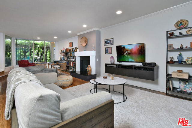 11687 Bellagio Road, Los Angeles CA: https://media.crmls.org/mediaz/74b01eda-72c3-4c28-bab0-e1101b46155c.jpg