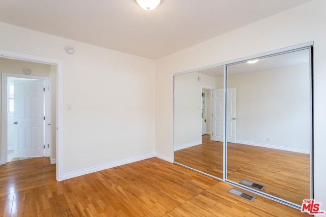 200 W Palmer Avenue, Glendale CA: https://media.crmls.org/mediaz/74b07744-c7d9-4507-b567-be4da2342b0d.jpg