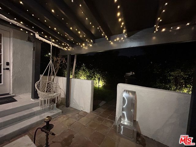 643 N Vista St, Los Angeles CA: https://media.crmls.org/mediaz/74b08676-26bf-4020-98b7-6c050f8537e7.jpg