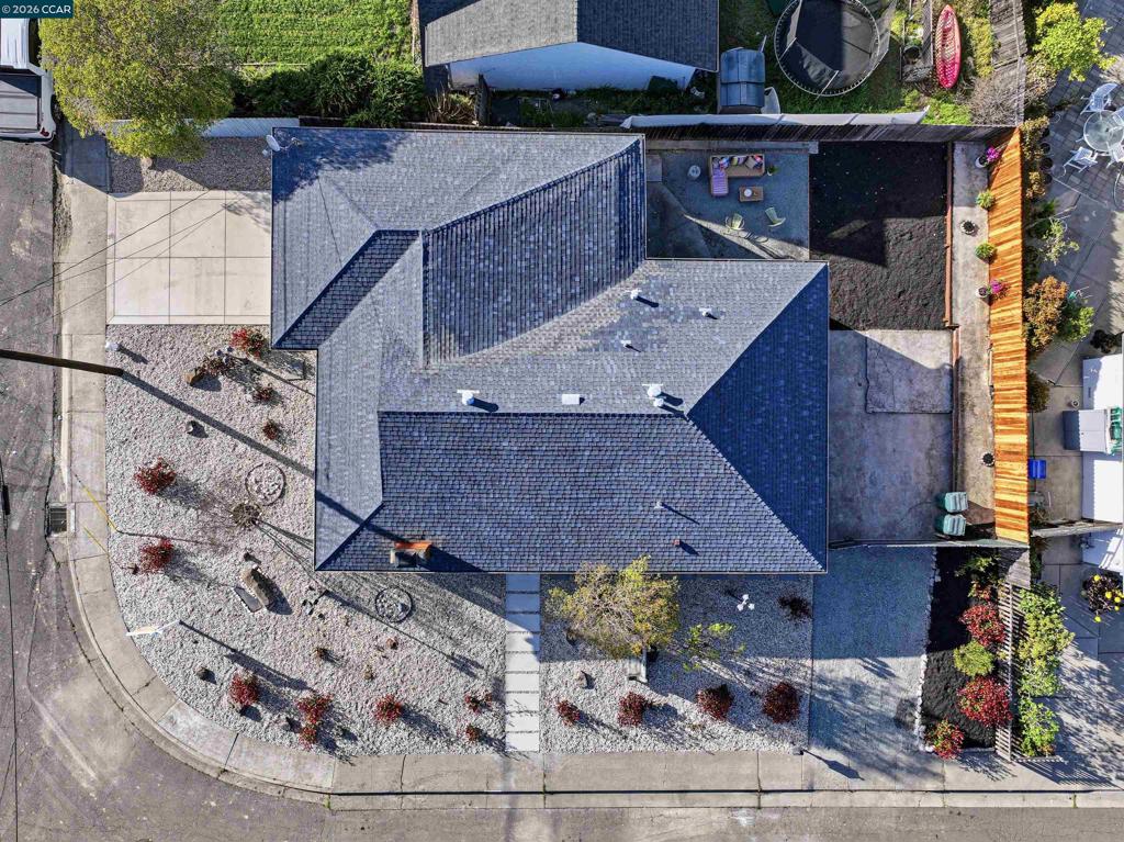 https://media.crmls.org/mediaz/74b0cad1-4c00-4351-befe-a8d6c1d5c0ba.jpg?preset=X-Large