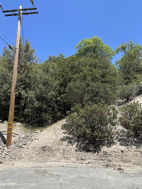0 Sandalwood Court, Lake Arrowhead CA: https://media.crmls.org/mediaz/74b11c85-54ce-4b91-87b4-bf463bb05fd2.jpg