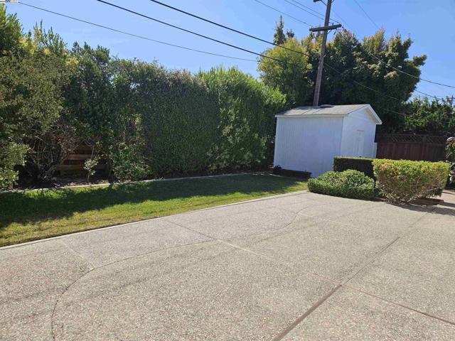 4208 Garland Dr, Fremont CA: https://media.crmls.org/mediaz/74b12c6f-6f13-49bf-b888-938ec3d724bd.jpg