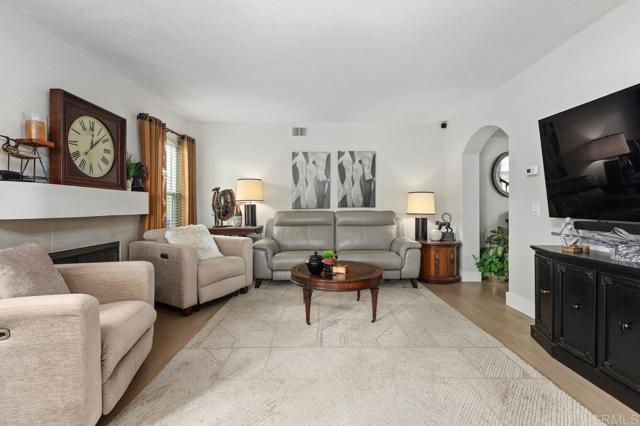 Detail Gallery Image 9 of 35 For 1585 Madrid Dr, Vista,  CA 92081 - 3 Beds | 2/1 Baths