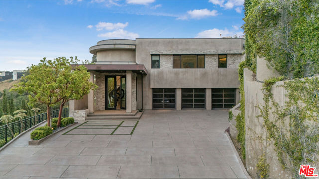 2501 Zorada Drive, Los Angeles CA: https://media.crmls.org/mediaz/74b20241-d5fa-4954-afe8-809ac79e926a.jpg