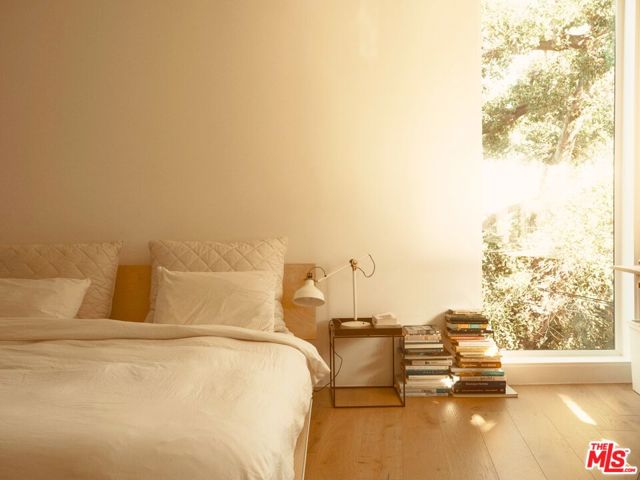 21960 Cereza Way, Topanga CA: https://media.crmls.org/mediaz/74b20680-ca67-410e-bf47-85e955408b69.jpg