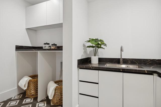 399 Camino Al Lago, Menlo Park CA: https://media.crmls.org/mediaz/74b24ebe-b40a-4d13-86f2-18e09aec6080.jpg