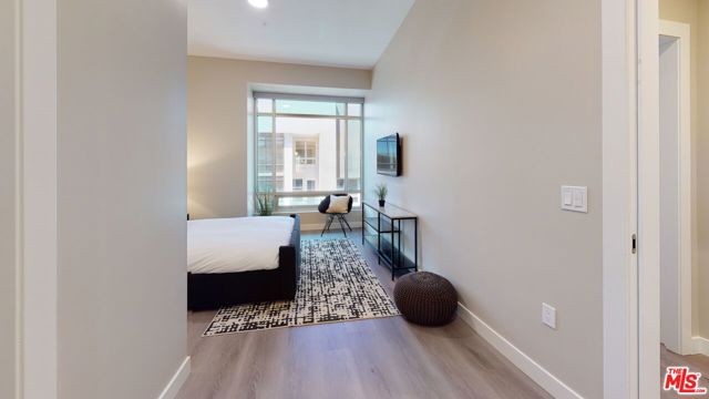 520 N Central Avenue, Glendale CA: https://media.crmls.org/mediaz/74b2db02-5919-4a63-9a39-0bc8edb28b80.jpg