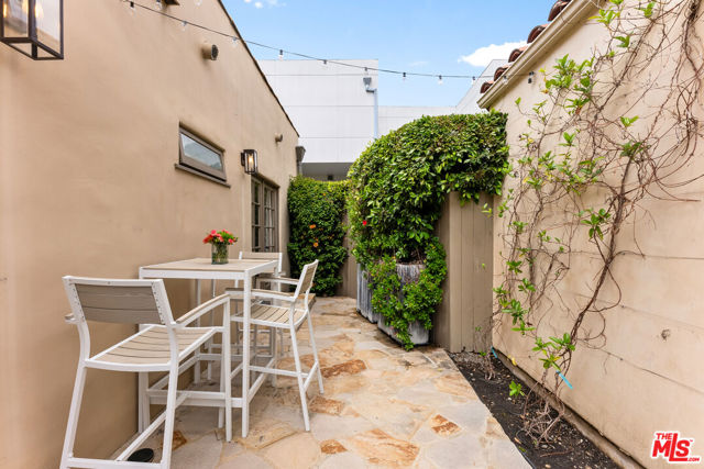 708 Westbourne Drive, West Hollywood CA: https://media.crmls.org/mediaz/74b3693d-09c2-44cb-9f99-aa1784e47166.jpg