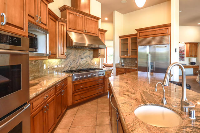16 Villaggio Place, Rancho Mirage CA: https://media.crmls.org/mediaz/74b37677-cedd-455f-8d54-22c37f9a3991.jpg