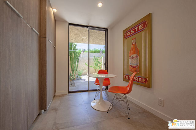 431 N Calle Rolph, Palm Springs CA: https://media.crmls.org/mediaz/74b3b755-ce10-4082-a751-ec6a3e6e2442.jpg