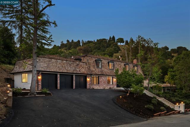 3938 Los Arabis Dr, Lafayette CA: https://media.crmls.org/mediaz/74b40622-8f10-4b30-9313-7cc4b7581b53.jpg