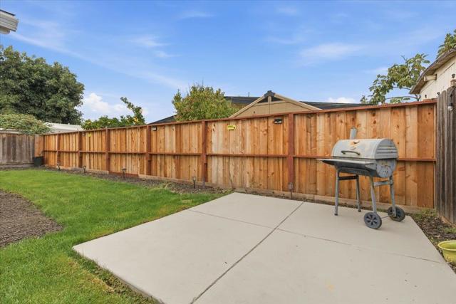 2627 Naples Street, Hayward CA: https://media.crmls.org/mediaz/74b4097e-88ef-424f-9e8a-76101b29aa8a.jpg